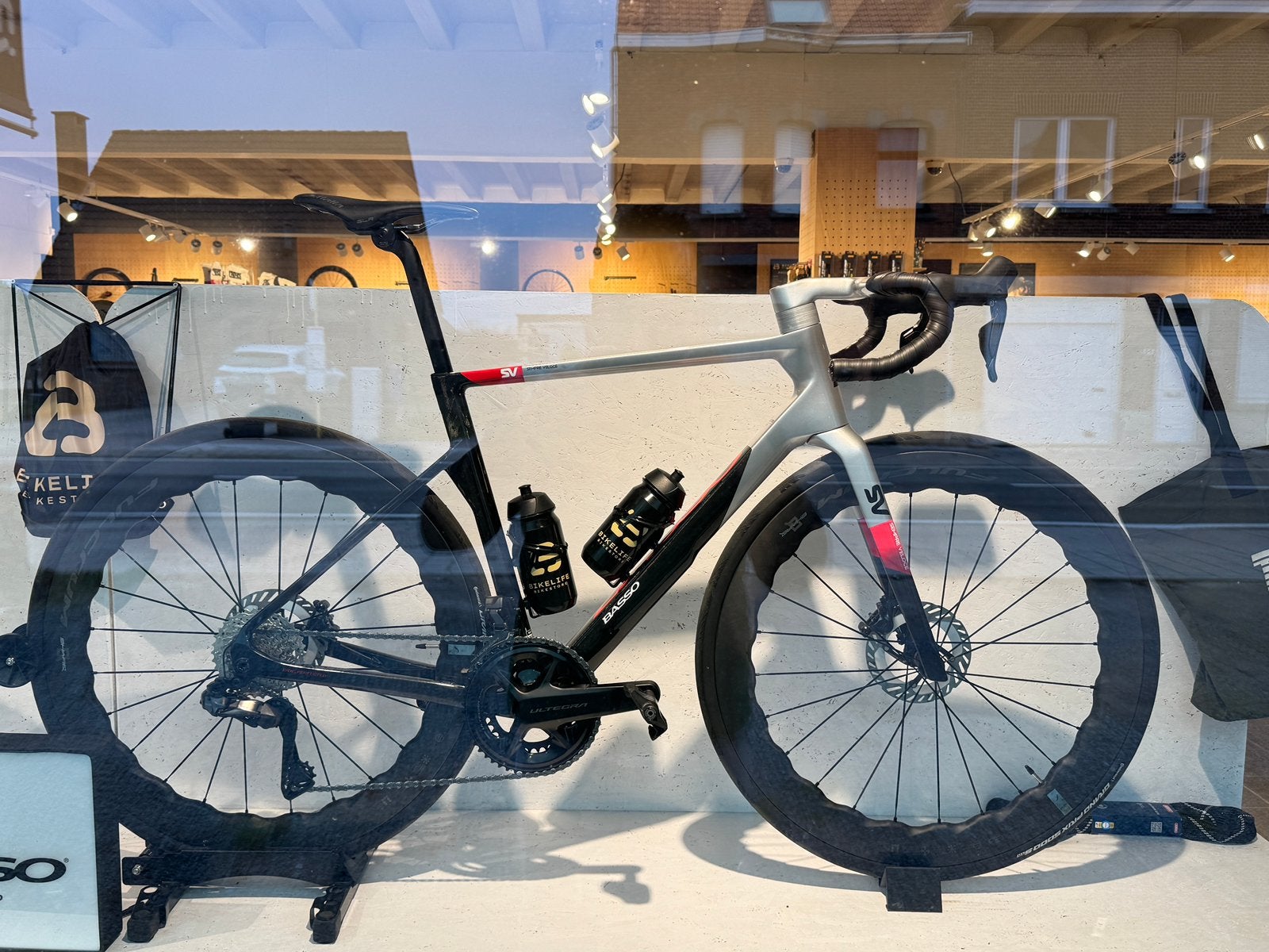 Basso SV (Rosso Vivo) 53 Ultegra Di2 Fulcrum Sharq, Fietsen en Brommers, Fietsen | Racefietsen, Zo goed als nieuw, Carbon, Ophalen