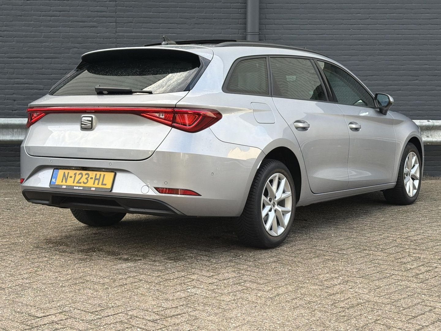Seat Leon Sportstourer 1.0 TSI Style Business Intense | € 7., Autos, Argent ou Gris, Achat, Entreprise, Break
