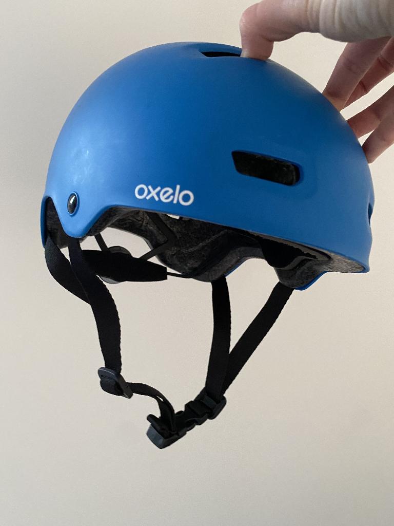 Casque de vélo bleu Oxelo - taille 52-55 cm, Vélos & Vélomoteurs, Accessoires vélo | Casques de vélo, Comme neuf, Garçon ou Fille