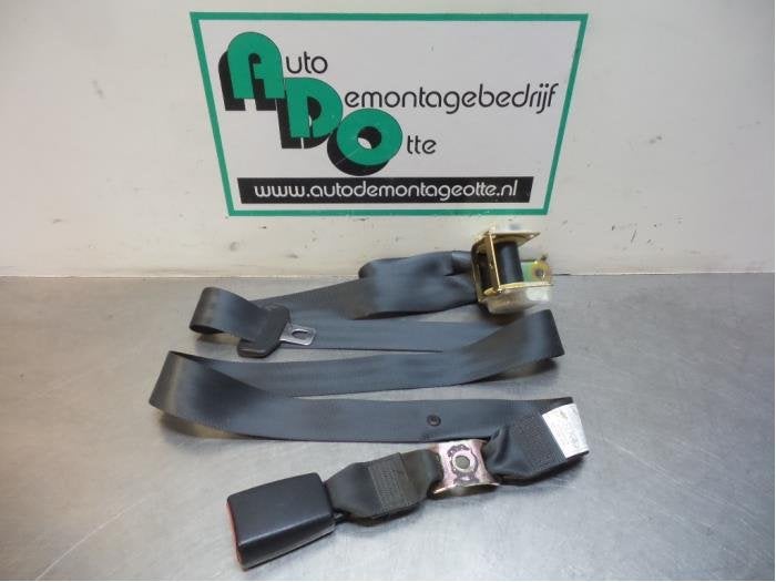 Ceinture de sécurité arrière centre d'un Lexus IS 200 (IS, -, 3 mois de garantie, Lexus, Utilisé