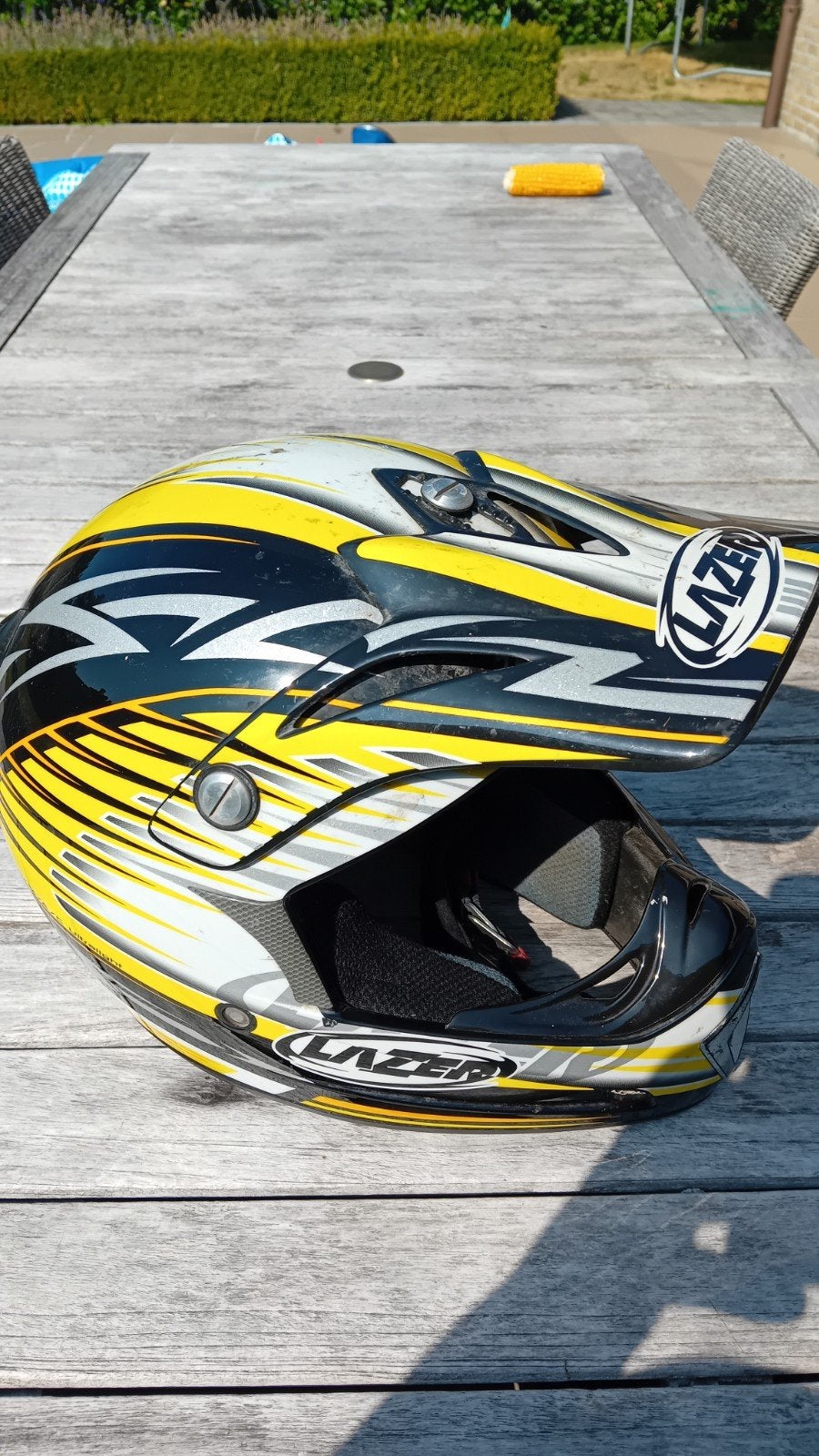 HELM, Enlèvement, M, Lazer
