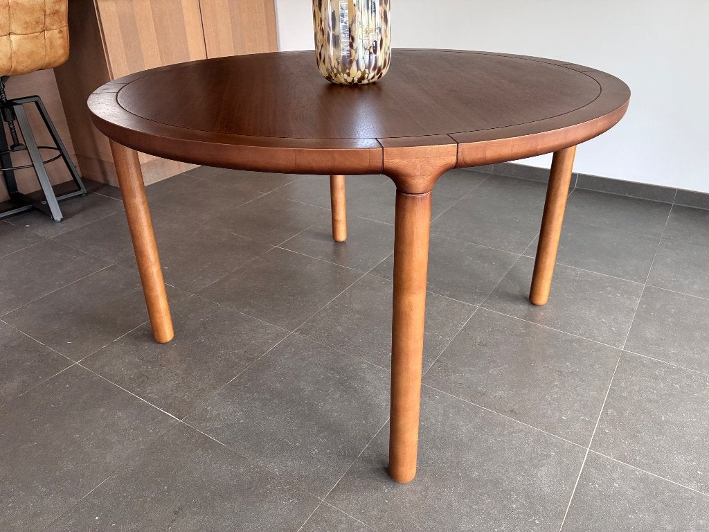 Ronde walnoot eettafel van het merk Zuiver, Ophalen, Zo goed als nieuw, Vijf personen of meer, 100 tot 150 cm