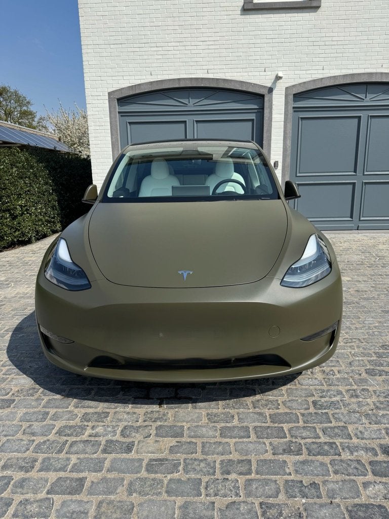 Tesla Model Y AWD DM Performance | Full wrap Military Green, Autos, Cuir, Achat, Entretenue par le concessionnaire, 5 portes