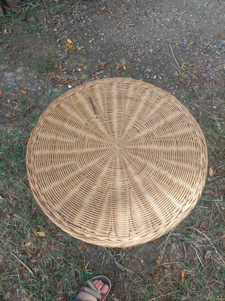 petite table ronde, Enlèvement