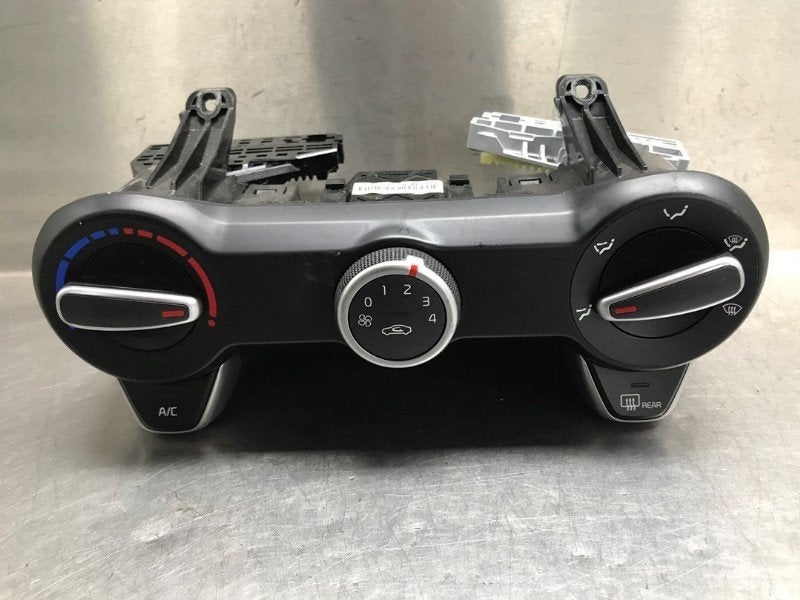 BEDIENINGSPANEEL VERWARMING Kia Rio IV (YB), Gebruikt, Kia