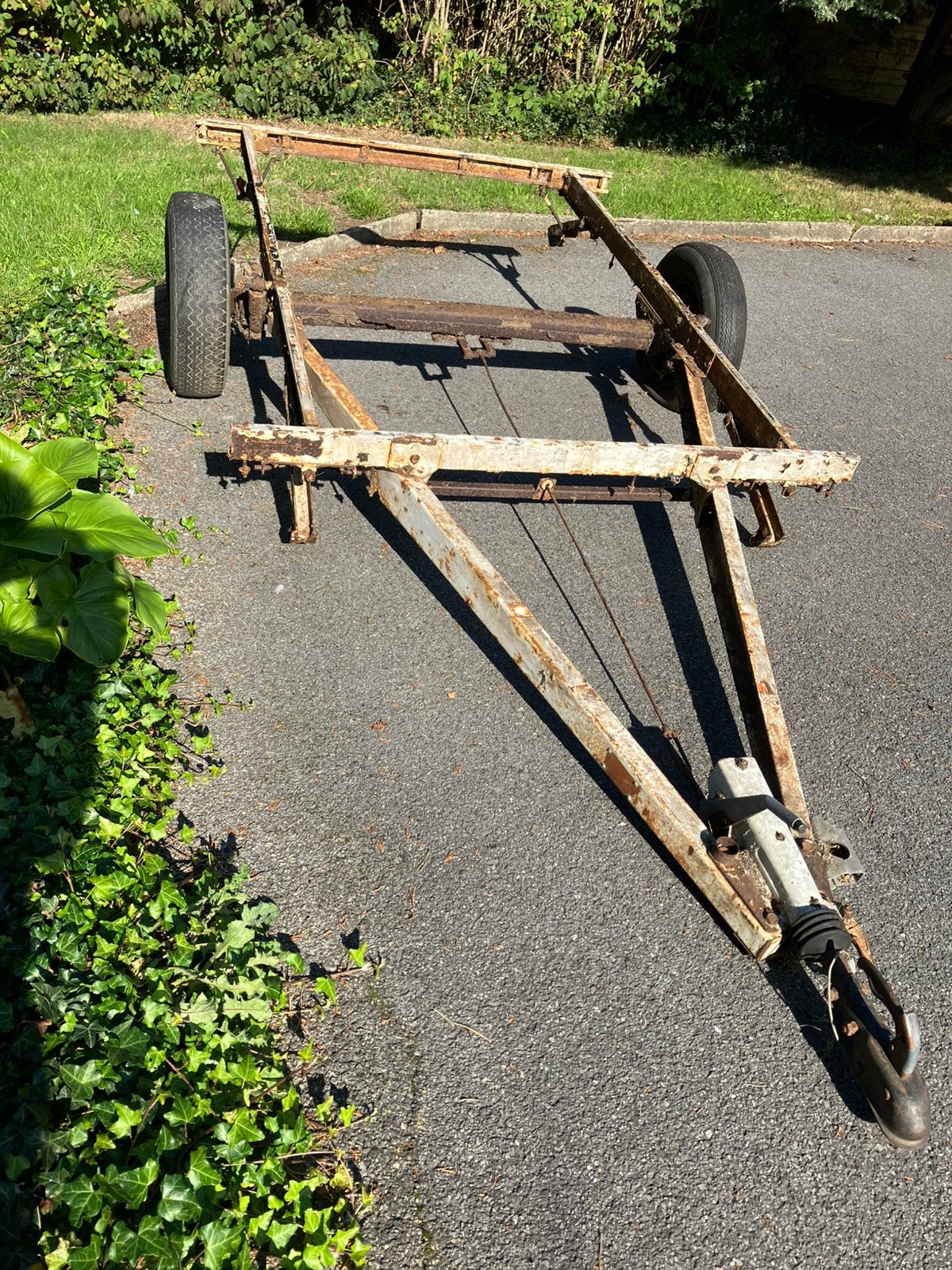 Onderstel van oude caravan, Ophalen, Gebruikt