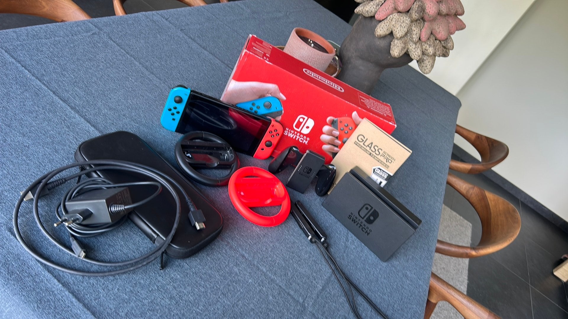 Nintendo Switch et Mario Kart, Enlèvement ou Envoi, Utilisé, Avec 2 manettes, Avec jeux