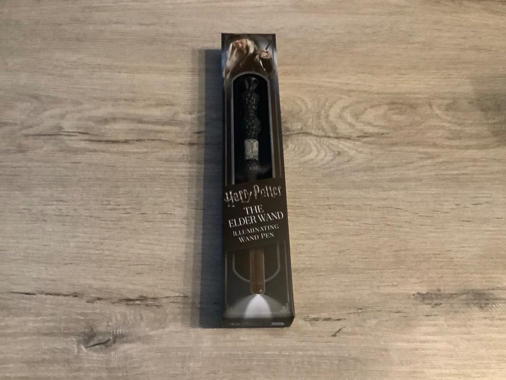 Harry Potter The Elder Wand Illuminating Wand Pen (Nieuw), Verzamelen, Ophalen of Verzenden, Nieuw, Gebruiksvoorwerp
