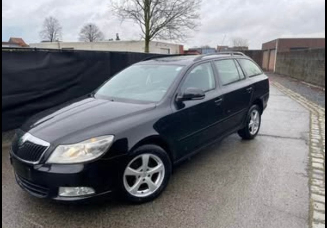 Skoda octavia 2010bj • 244.000km 1.6d werk aan, Bluetooth, Euro 5, Zwart, Bedrijf