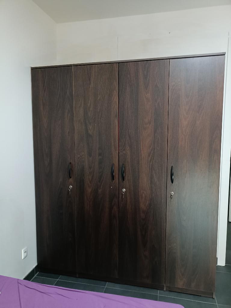 Armoire spacieuse 4 portes - Très bon état - 1130 Haren, Gebruikt, 150 tot 200 cm, 50 tot 75 cm, Ophalen