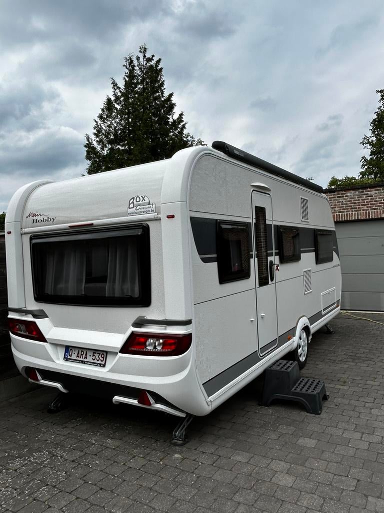 Caravan hobby de luxe 495 ul , bouwjaar 2023, Caravans en Kamperen, Rondzit, Hobby, Kachel, Particulier