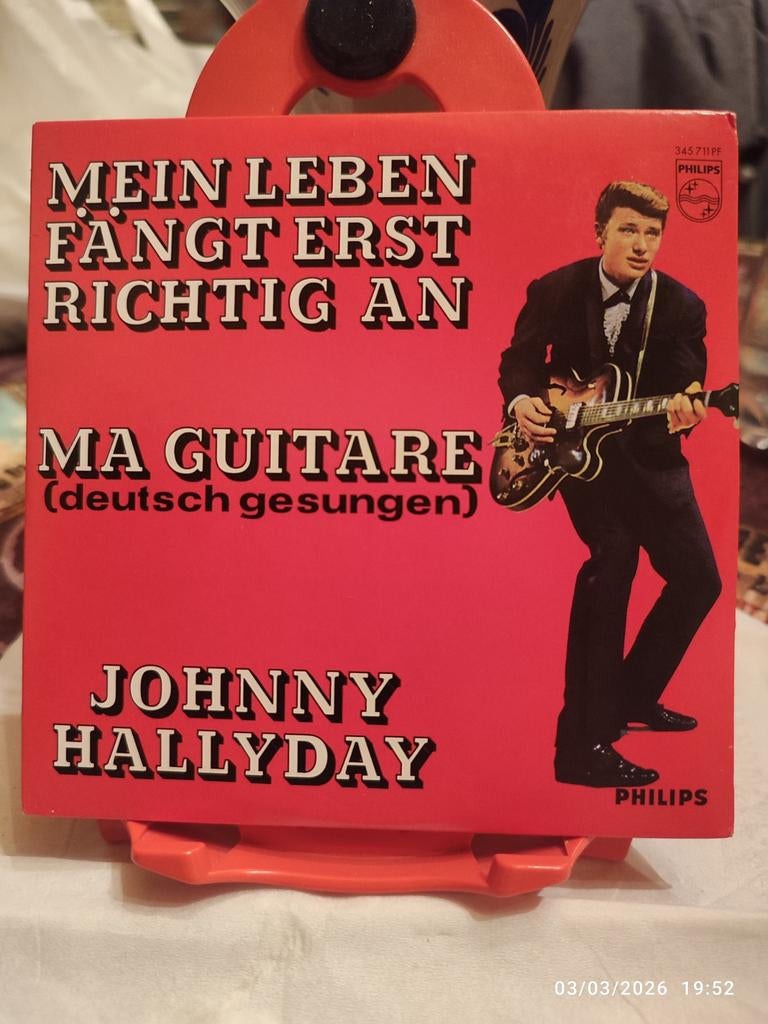 CD de Johnny Hallyday.
" Ma guitare "., CD & DVD, Enlèvement ou Envoi, Comme neuf