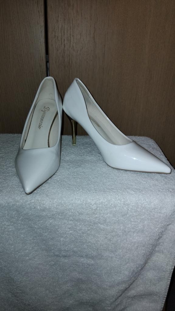 Nieuwe witte lakpompen maat 37, Pumps, Wit, Nieuw, Ophalen of Verzenden