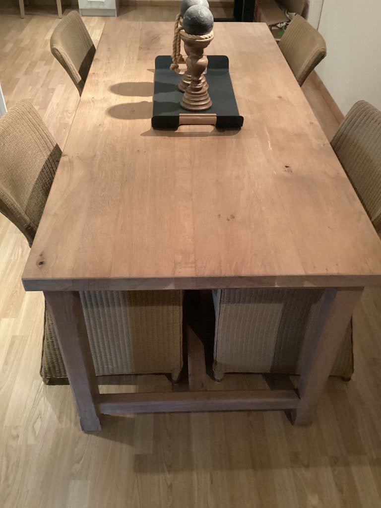 Een massief eiken tafel met loungestoelen., Ophalen, Zo goed als nieuw, Eikenhout