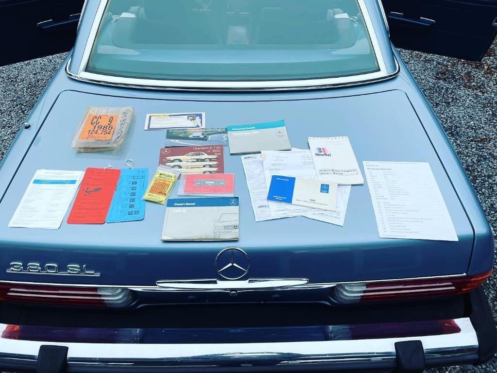 Mercedes 380 SL Cabrio R107 + Hardtop in Diamond Blue 1985, foto 7
