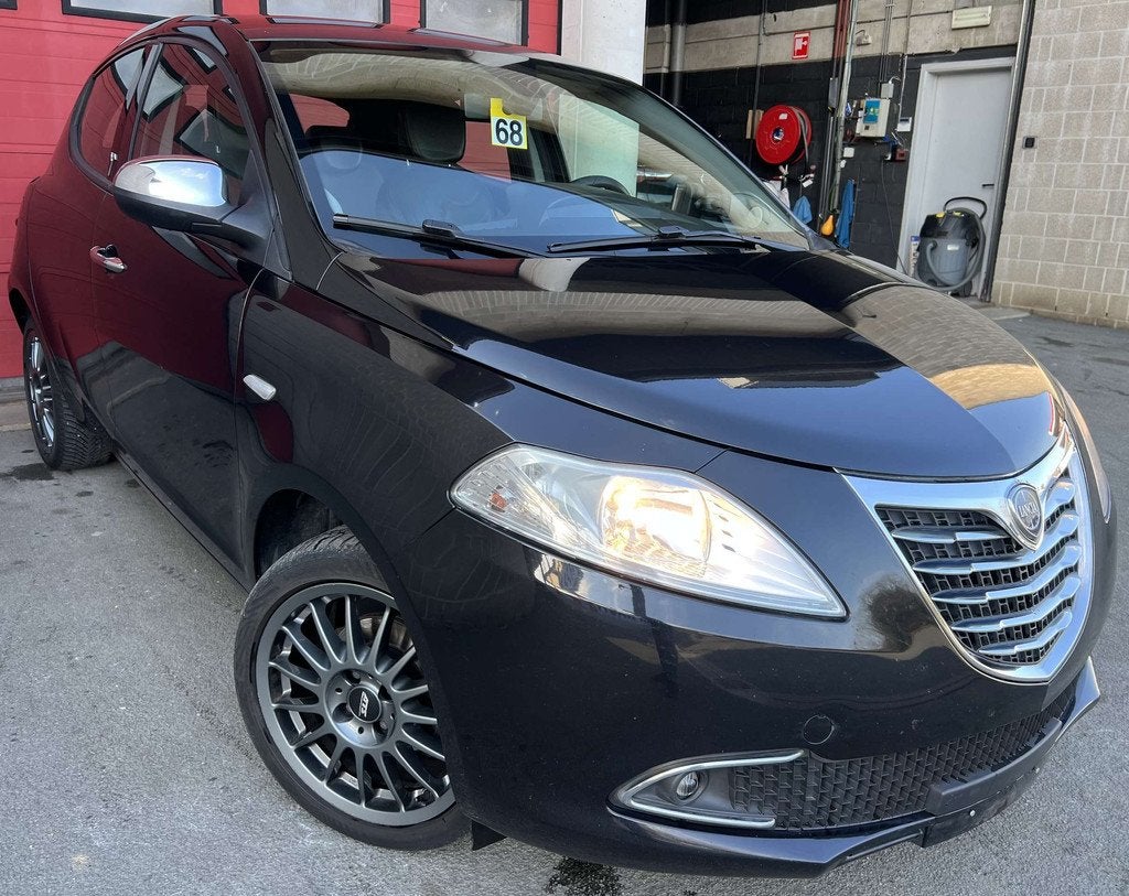 Lancia Ypsilon 0.9 TwinAir Platinium + CLIM + NAVI + PANO +, Autos, Lancia, Euro 5, Boîte manuelle, 99 g/km, Berline