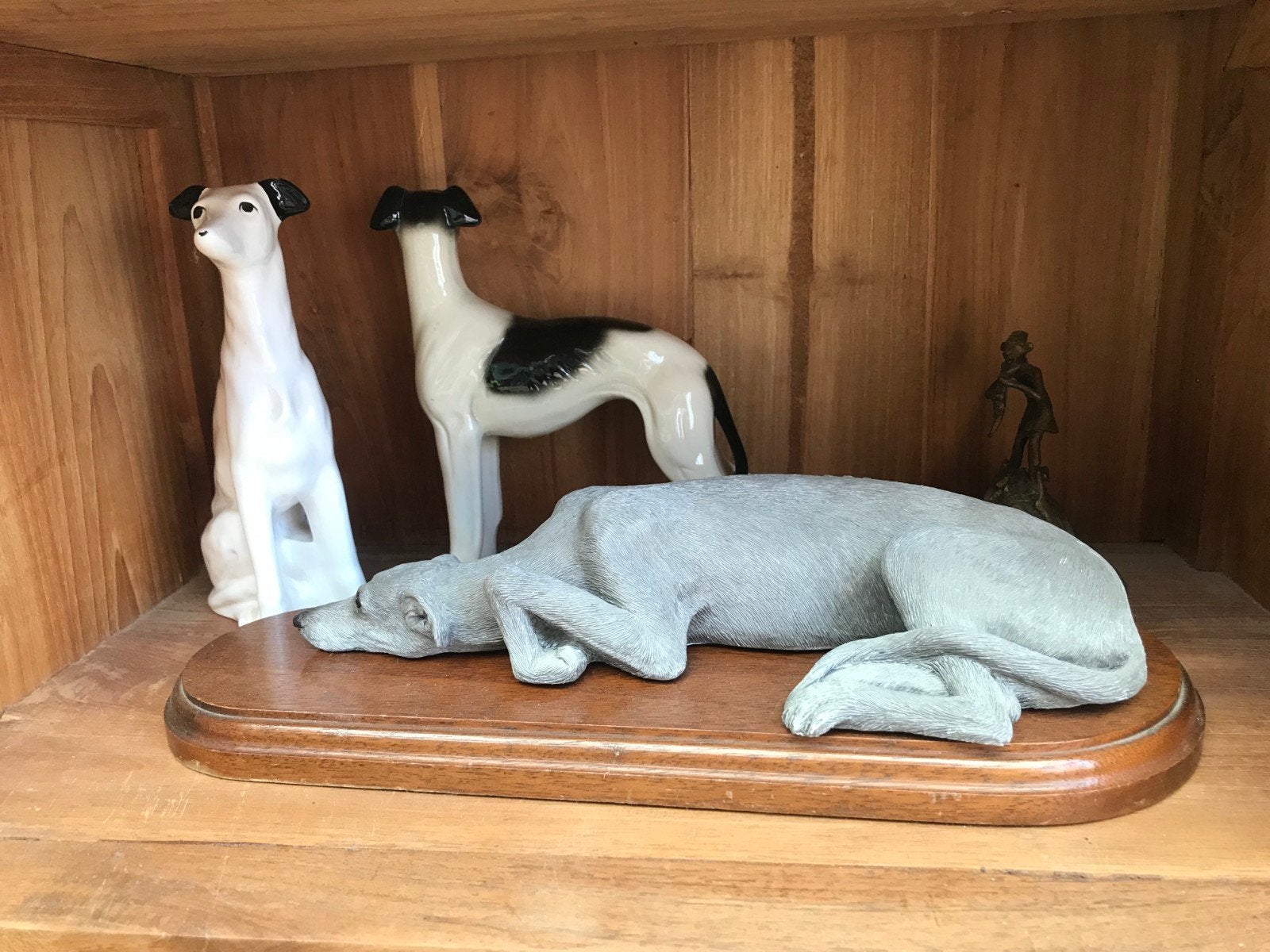 greyhound beeldjes hond, Ophalen