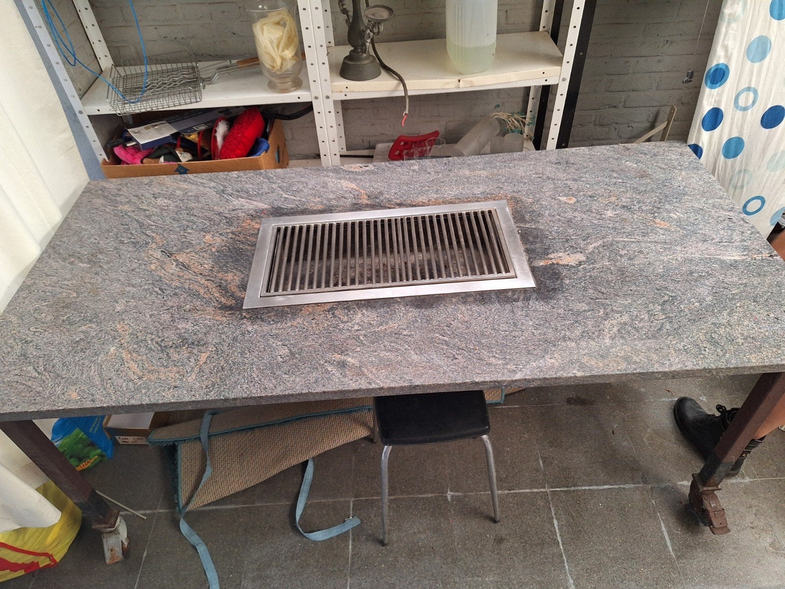 Bbq  op houtskool, Ophalen