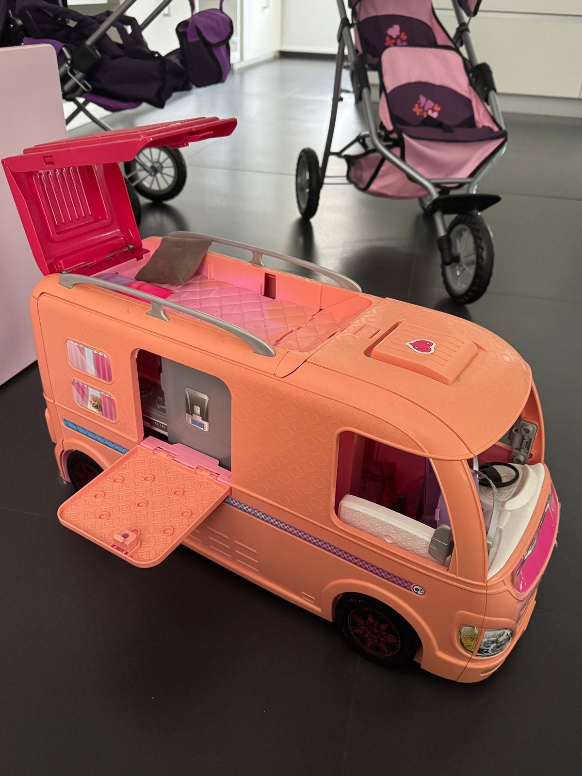 Barbie camper, Enfants & Bébés, Jouets | Véhicules en jouets, Enlèvement, Utilisé