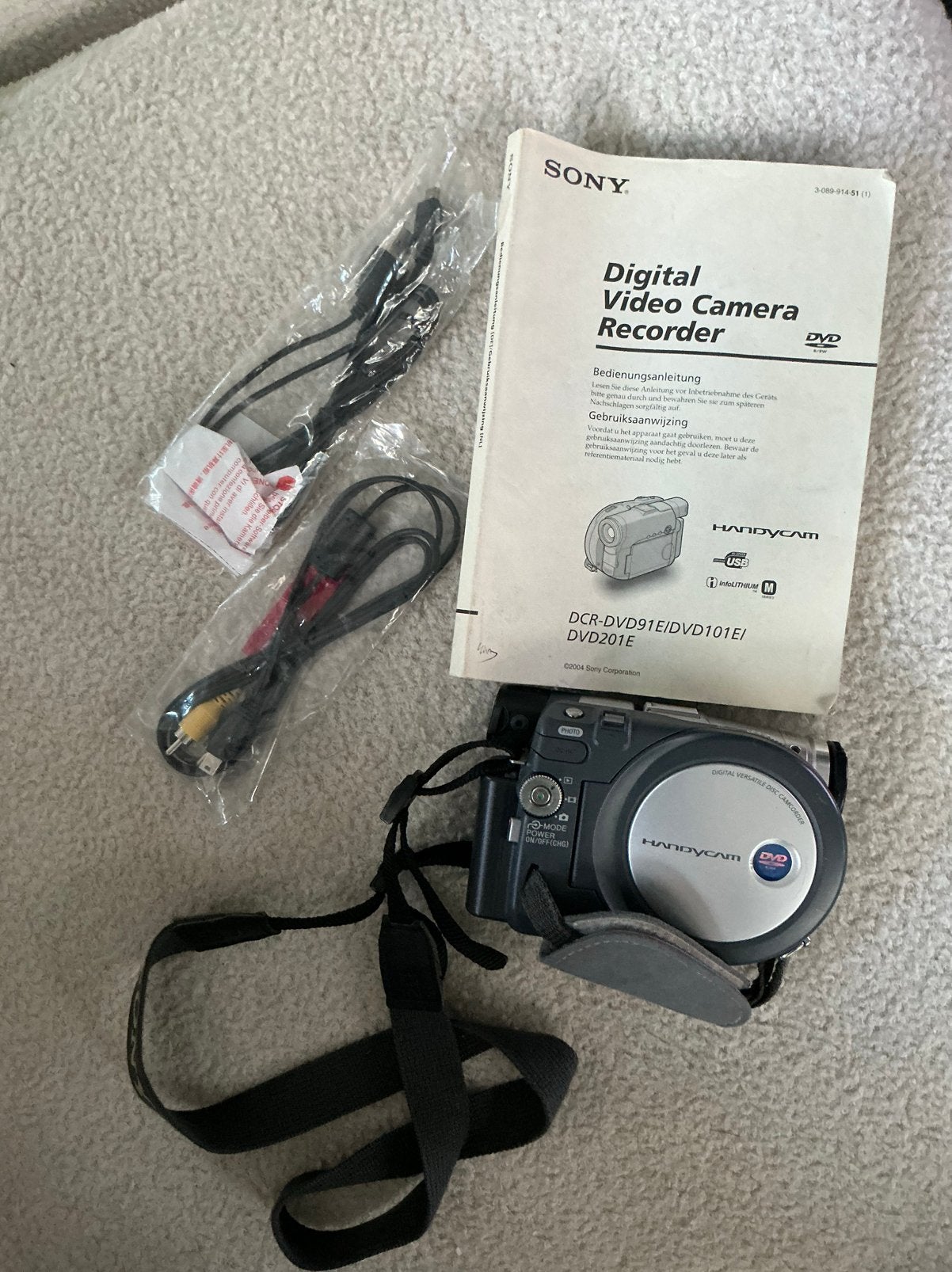Sony Handycam DCR-DVD201E — Caméscope DVD avec accessoires, TV, Hi-fi & Vidéo, Enlèvement ou Envoi, Caméra, DVD, Utilisé