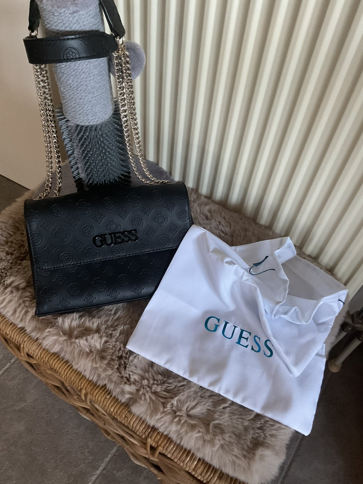 Handtas GUESS, zwart, Ophalen, Zo goed als nieuw, Zwart