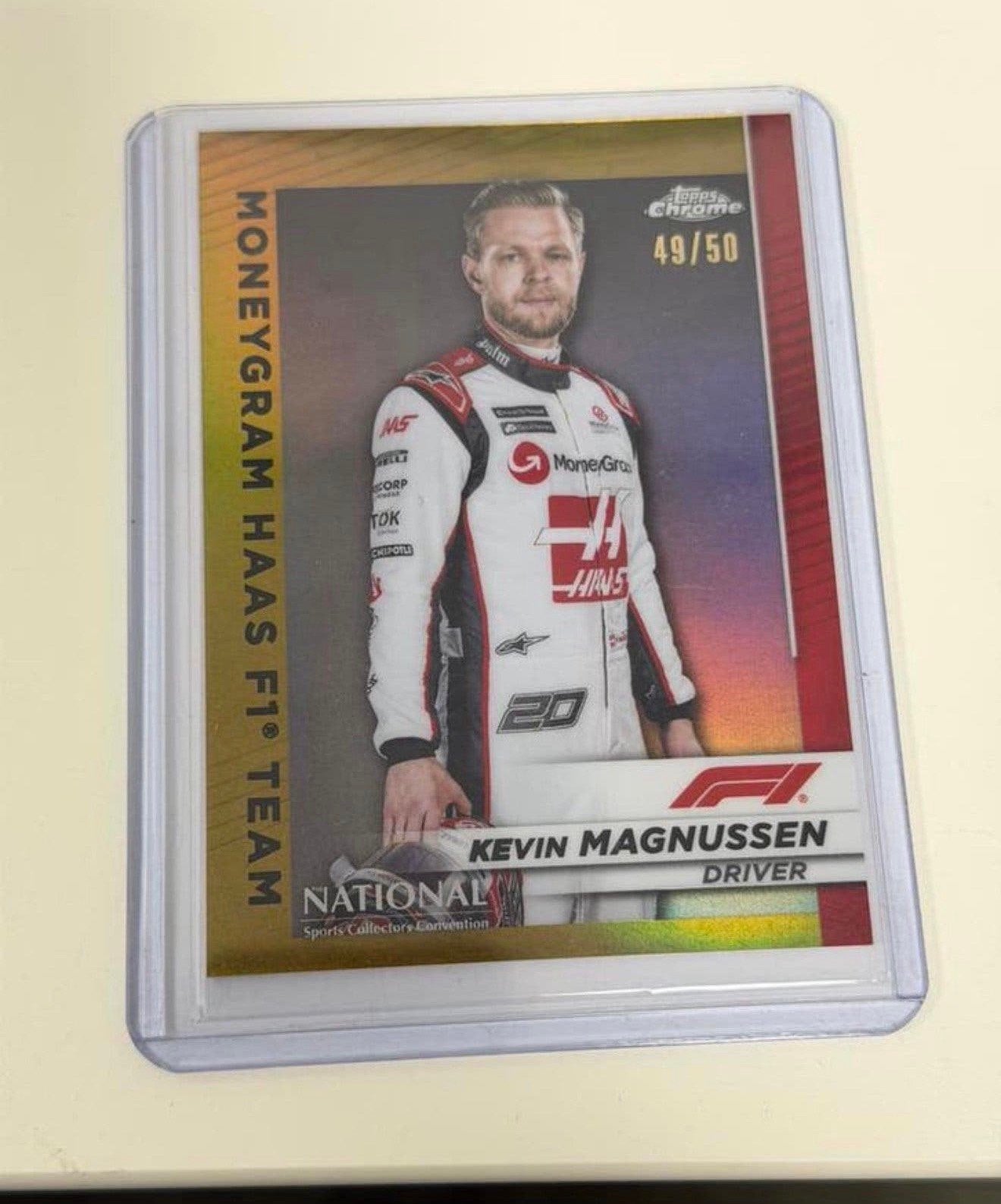 F1 Topps Chrome 2023 Magnussen Gold /50 Formule 1 Limitée, Collections, Enlèvement ou Envoi, Neuf, ForTwo