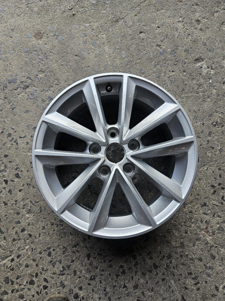 Renault Clio Velg, 40 300 2460R – 16 inch – 5 bouts, Ophalen of Verzenden, Renault