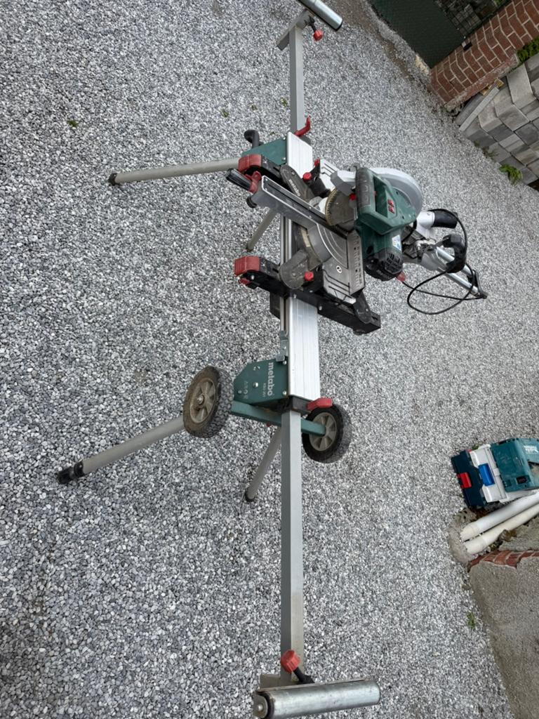 Scie a onglet metabo sur pied, Bricolage & Construction, Enlèvement, Utilisé