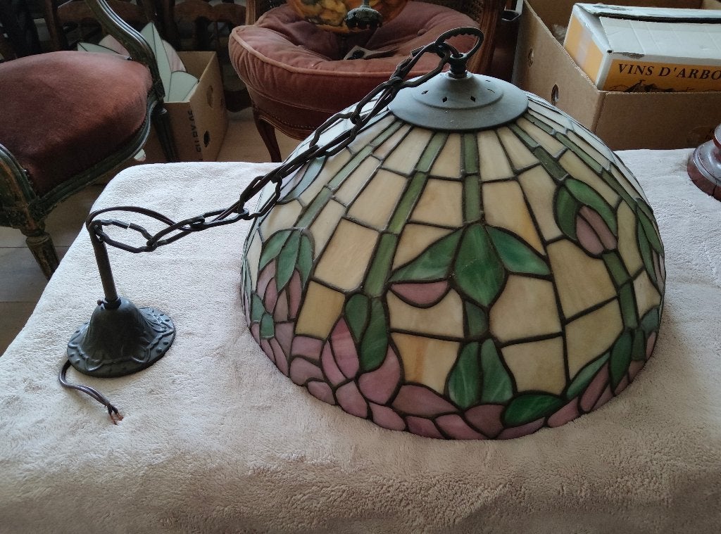 Grande suspension dôme style Tiffany vitrail motif tulipes, Antiquités & Art, Enlèvement ou Envoi