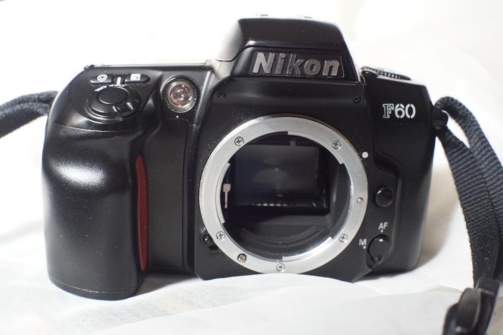 Nikon argentique  F60 , vendu sans objectif, TV, Hi-fi & Vidéo, Appareils photo analogiques, Utilisé, Reflex miroir, Nikon, Enlèvement ou Envoi