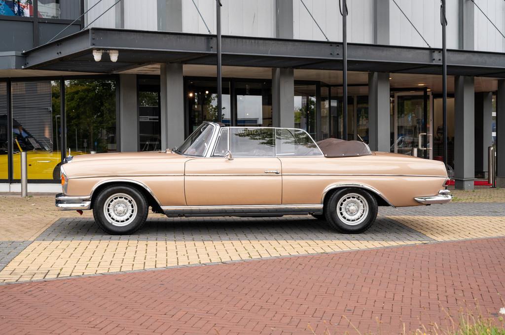 Mercedes-Benz S-Klasse 250 SE W111 Cabriolet (bj 1963), Auto's, Oldtimers, 4 zetels, 2496 cc, Cabriolet, Beige