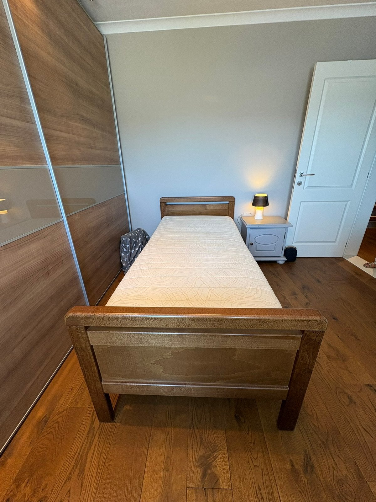 Houten bed frame 2 stuks, Ophalen, Zo goed als nieuw