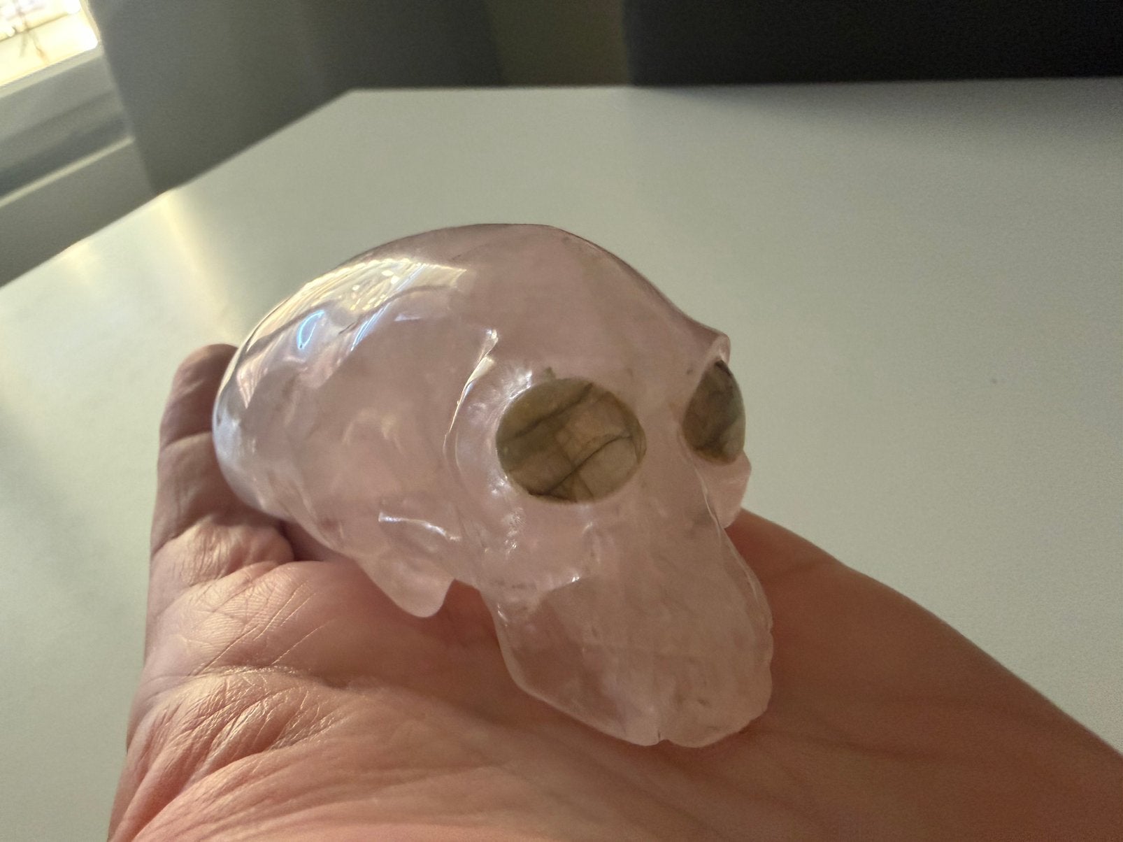 Indrukwekkende sculptuur van rozenkwarts schedel, Overige typen, Overige onderwerpen, Minder dan 20 cm, Verzenden