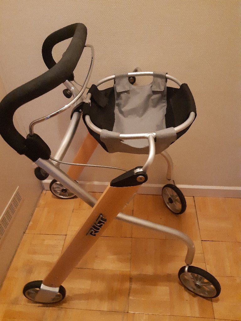 Rollator TRUST ____ Nieuwstaat, Diversen, Ophalen, Opvouwbaar, Zo goed als nieuw