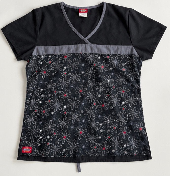 Chemise Dickies Scrub XS noire à imprimé floral, Enlèvement ou Envoi, Comme neuf, Taille 34 (XS) ou plus petite, Noir