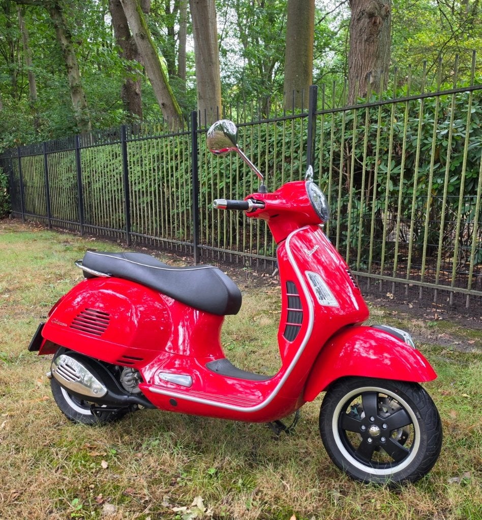 Vespa GTS 125cc Super – Dragon Rosso TOPSTAAT, Scooter, Occasion, Particulier, 125 cc