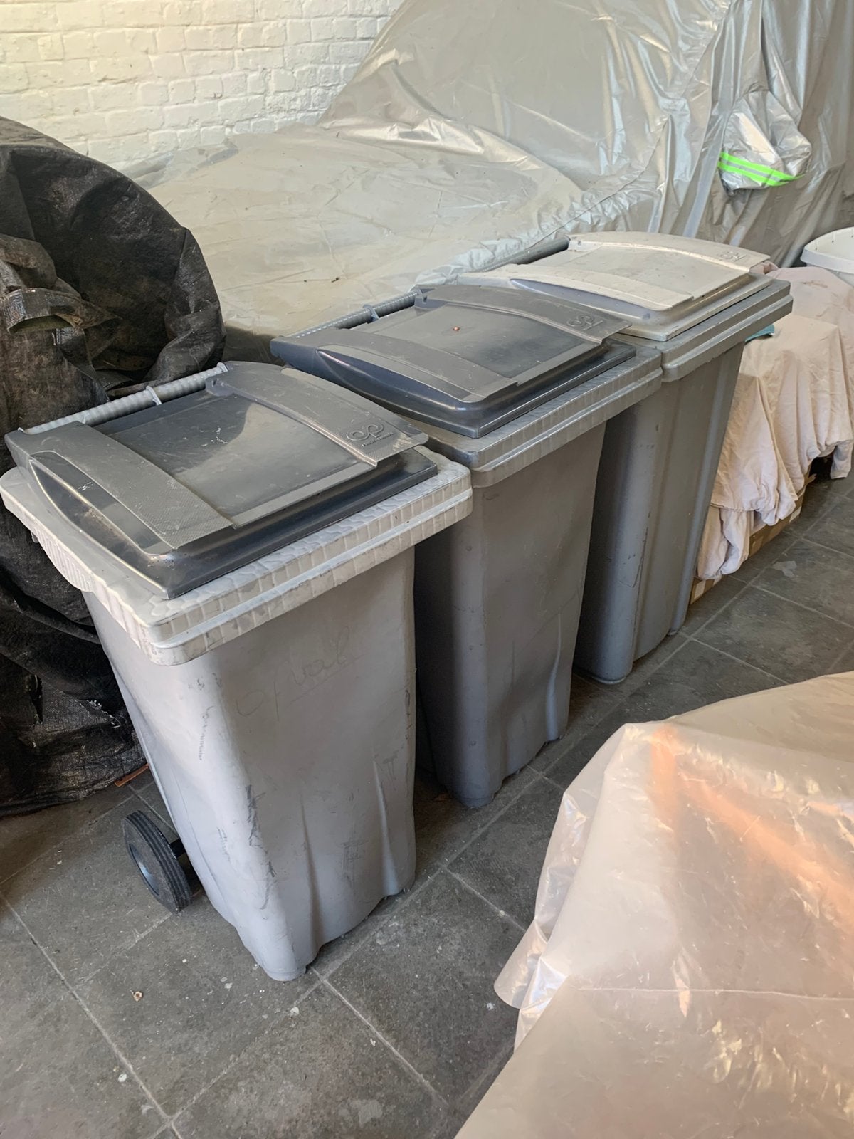 Poubelles, Ophalen of Verzenden, Gebruikt