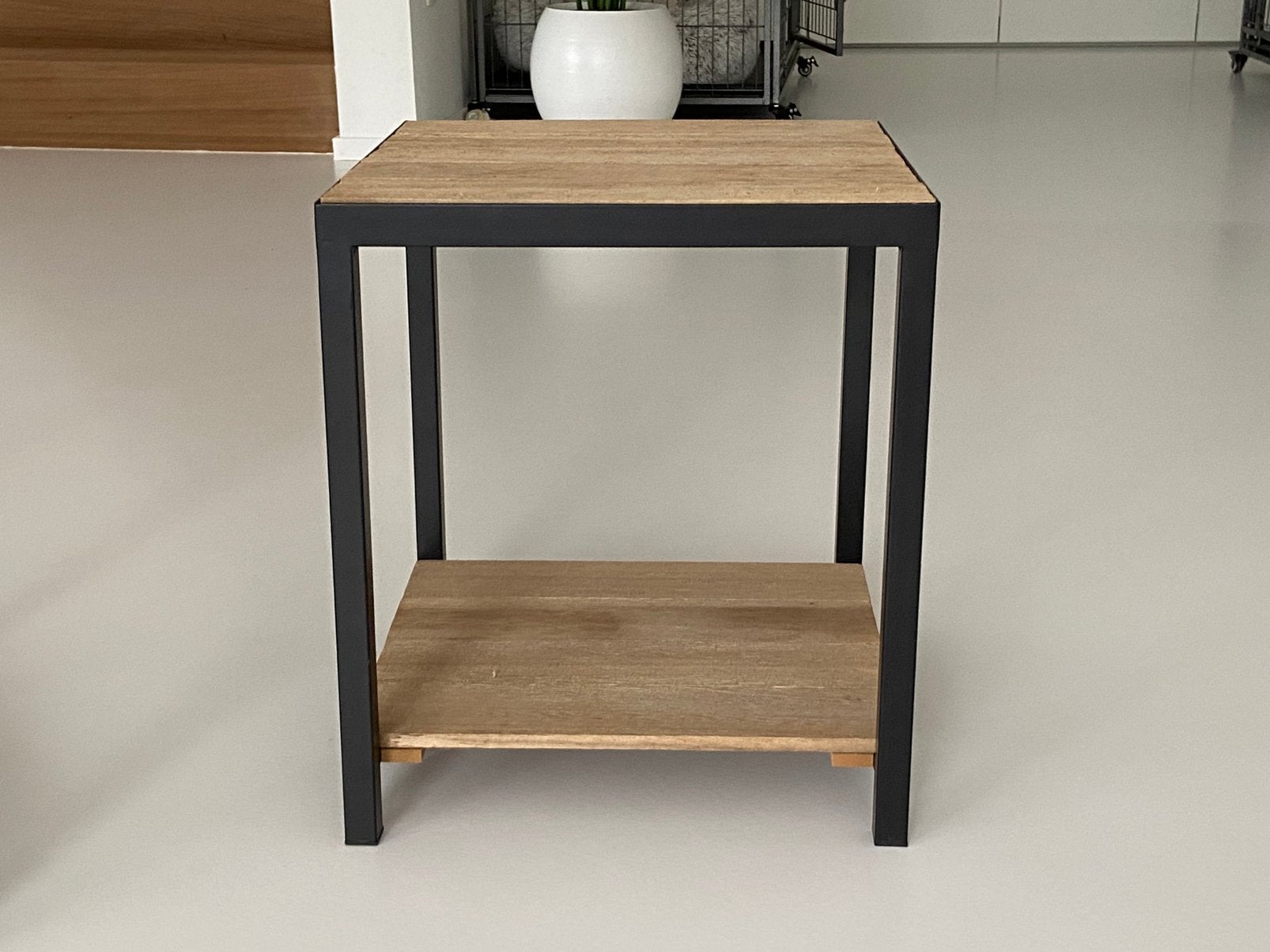2 tables de chevet/tables d'appoint, Enlèvement, Comme neuf