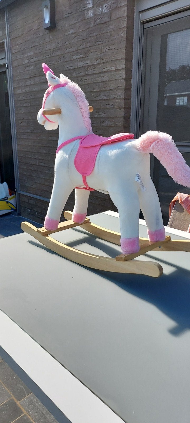 schommelpaard met geluiden, Enlèvement