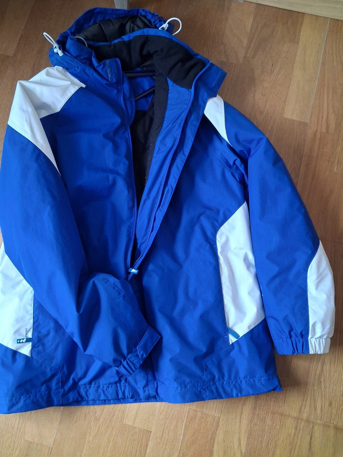 Veste, Enlèvement