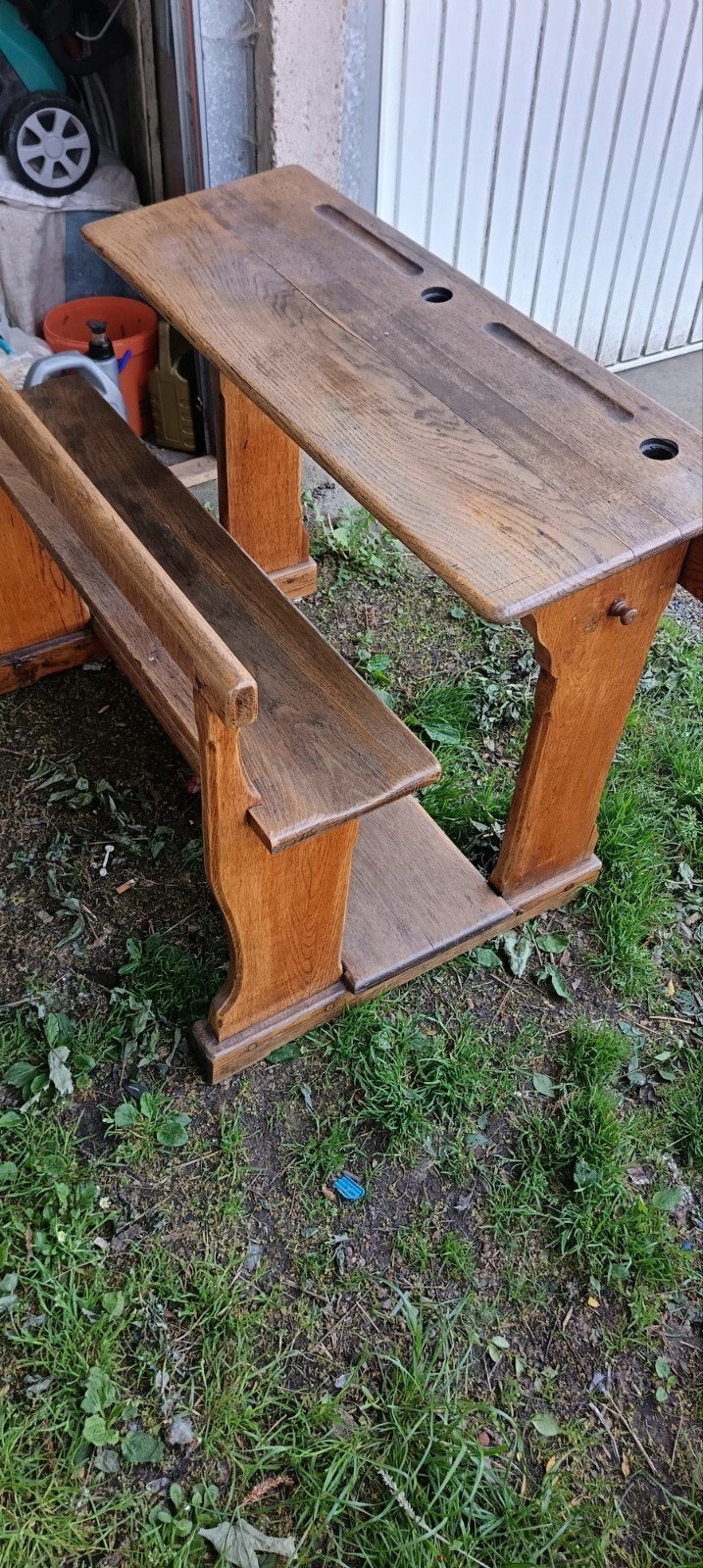 Banc d'écolier en chaîne, Enlèvement