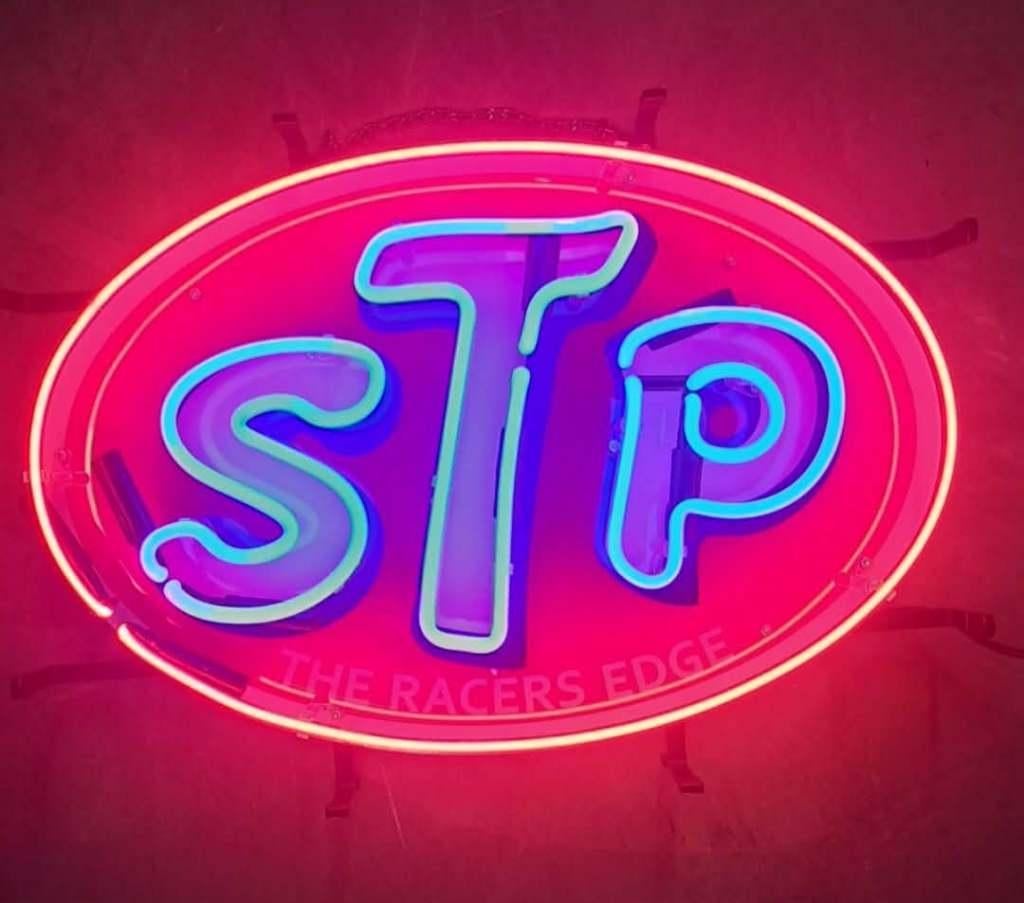STP the racers edge neon en veel andere USA decoratie neons, Enlèvement ou Envoi, Neuf, Table lumineuse ou lampe (néon)