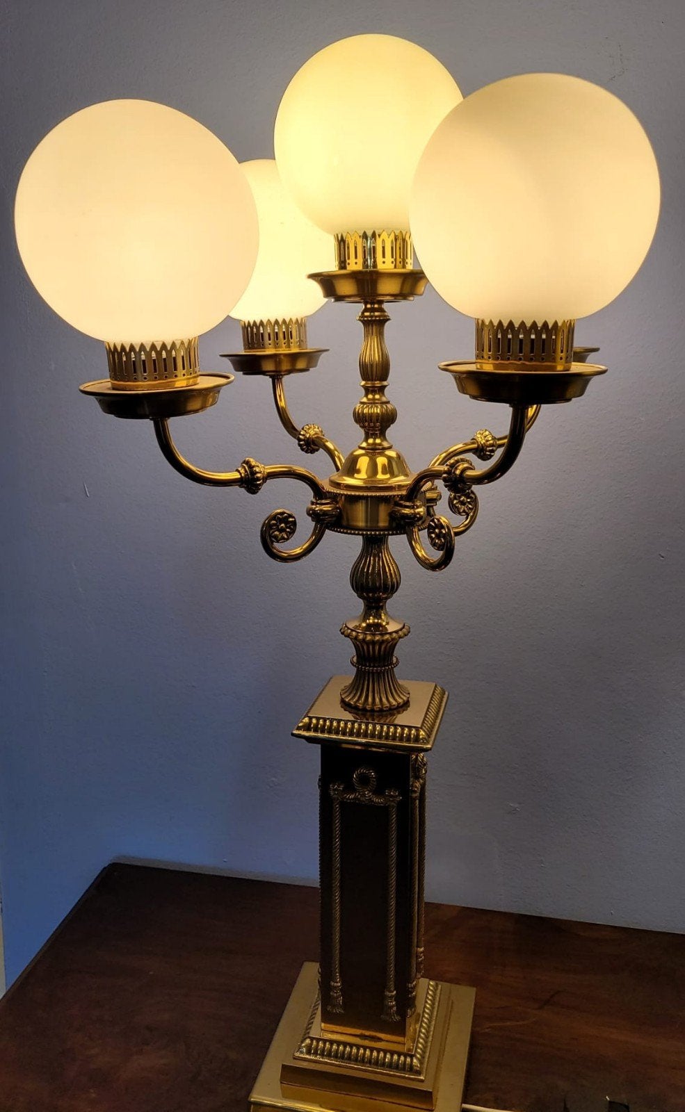 Een vintage lamp uit de jaren 70 in Hollywood Regency-stijl, Ophalen, Vintage