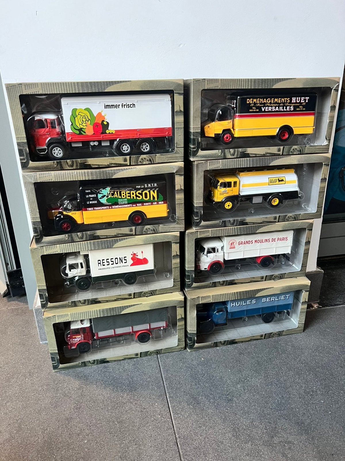 8 vrachtwagensin originele verpakking altaya-ixo, Hobby en Vrije tijd, Modelauto's | 1:43, Nieuw, Bus of Vrachtwagen, Overige merken