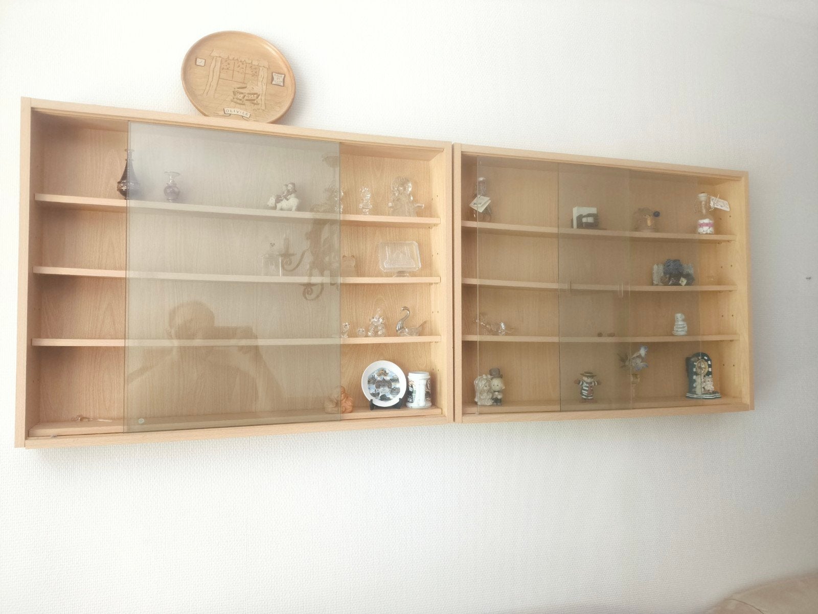 Lot de 2 grandes vitrines murales en bois clair avec portes, Maison & Meubles, Enlèvement