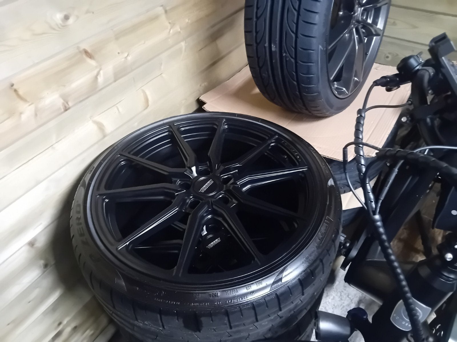 originele vossen hf3 velgen 8.5x19" et 45 met pirelli, Auto-onderdelen, Ophalen, Band(en)