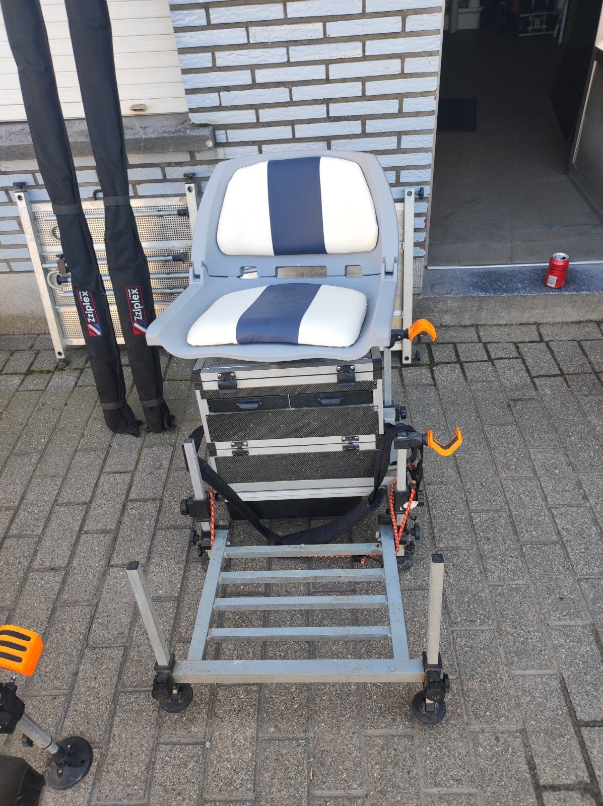 Visstation met draaistoel zelf opgezet, Ophalen