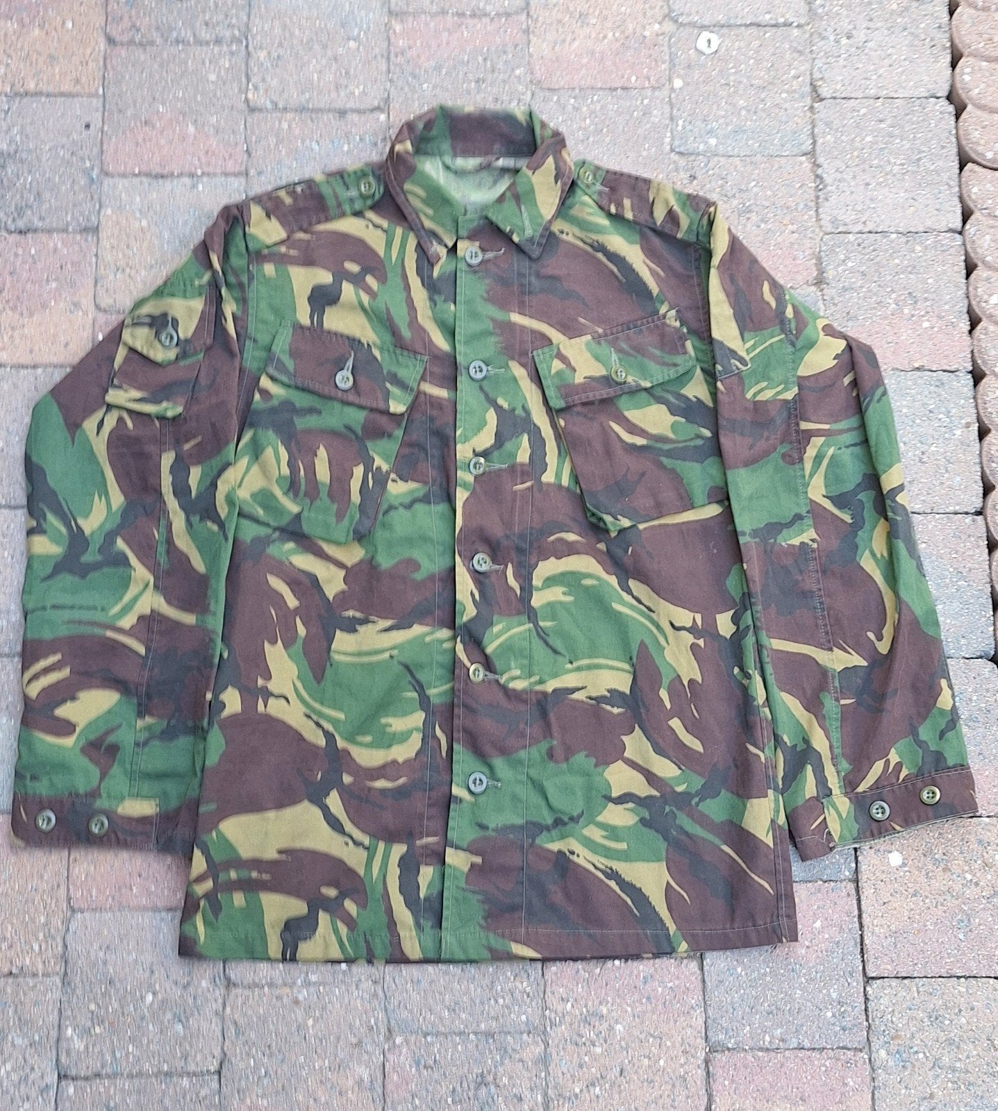 Jas Combat Tropical UK, Ophalen
