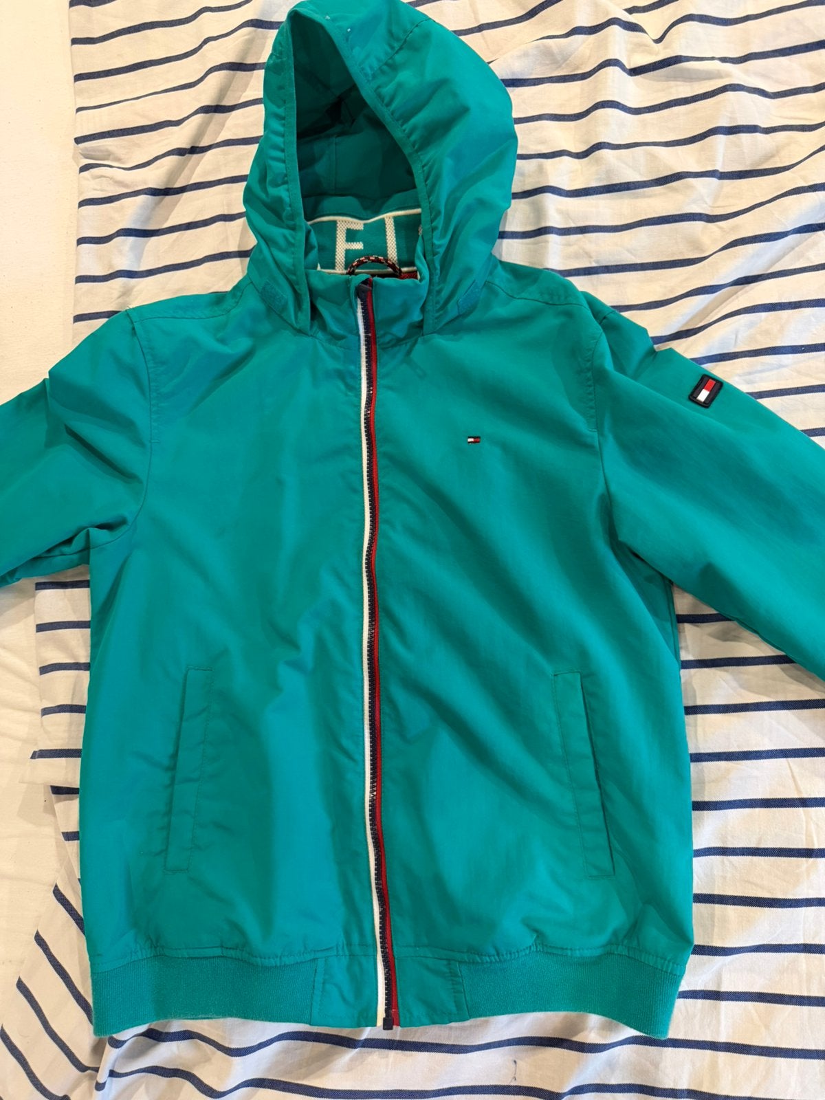 jas tommy hilfiger met kap, Kinderen en Baby's, Kinderkleding | Maat 164, Ophalen, Gebruikt, Jongen, Jas