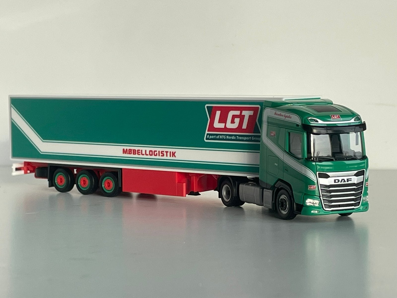 Herpa DAF XG LGT Denmark 1/87, Hobby & Loisirs créatifs, Enlèvement ou Envoi, Comme neuf, Bus ou Camion, Herpa